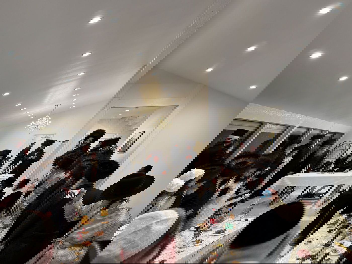 פורים אצל האדמו"ר מויז'ניץ בלוס אנג'לס 