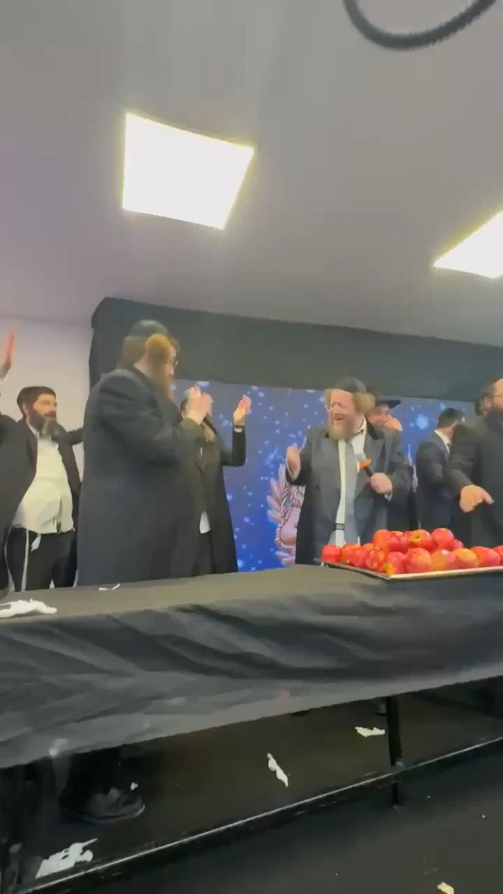 רבי שלום בער סורוצקין במסיבת פורים