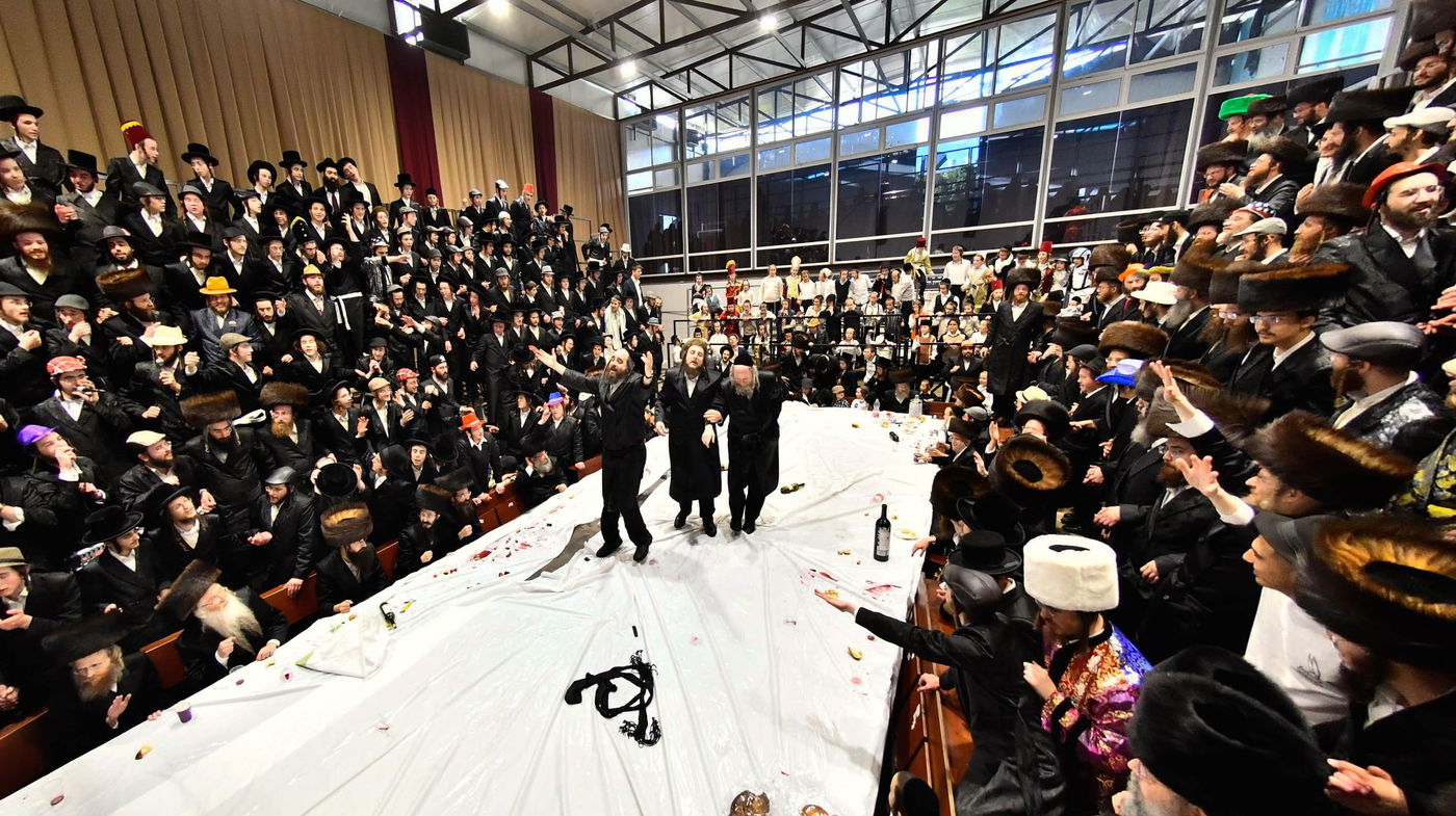 טיש פורים בחצה"ק סאדיגורה