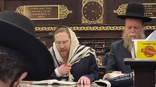 קריאת המגילה בעטרת שלמה