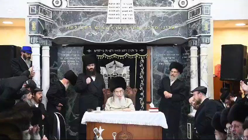 פורים בחצה"ק אלכסנדר