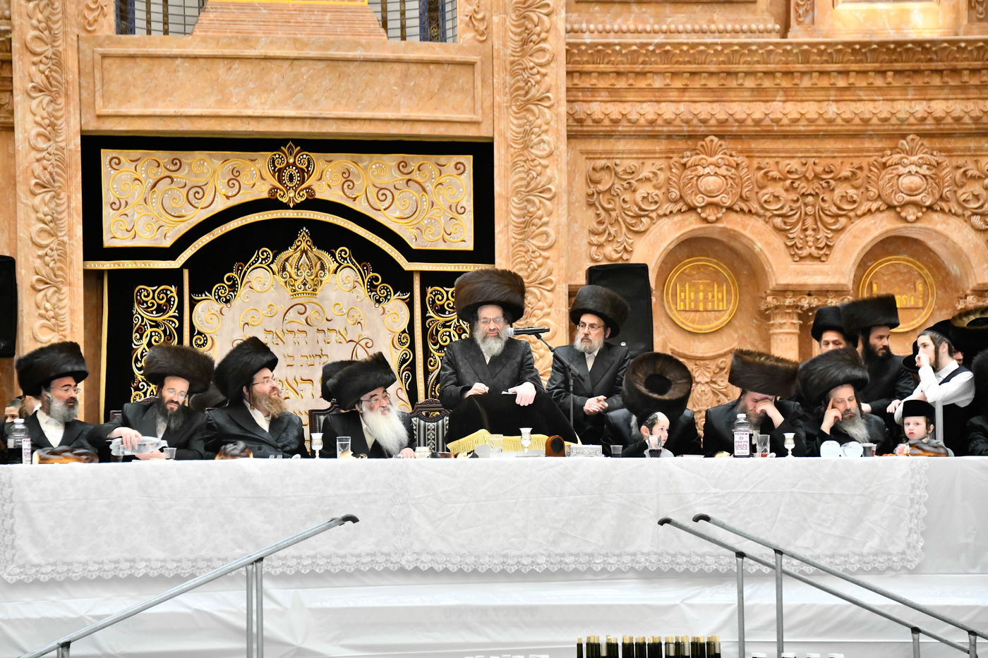 פורים בחצה"ק ויז'ניץ