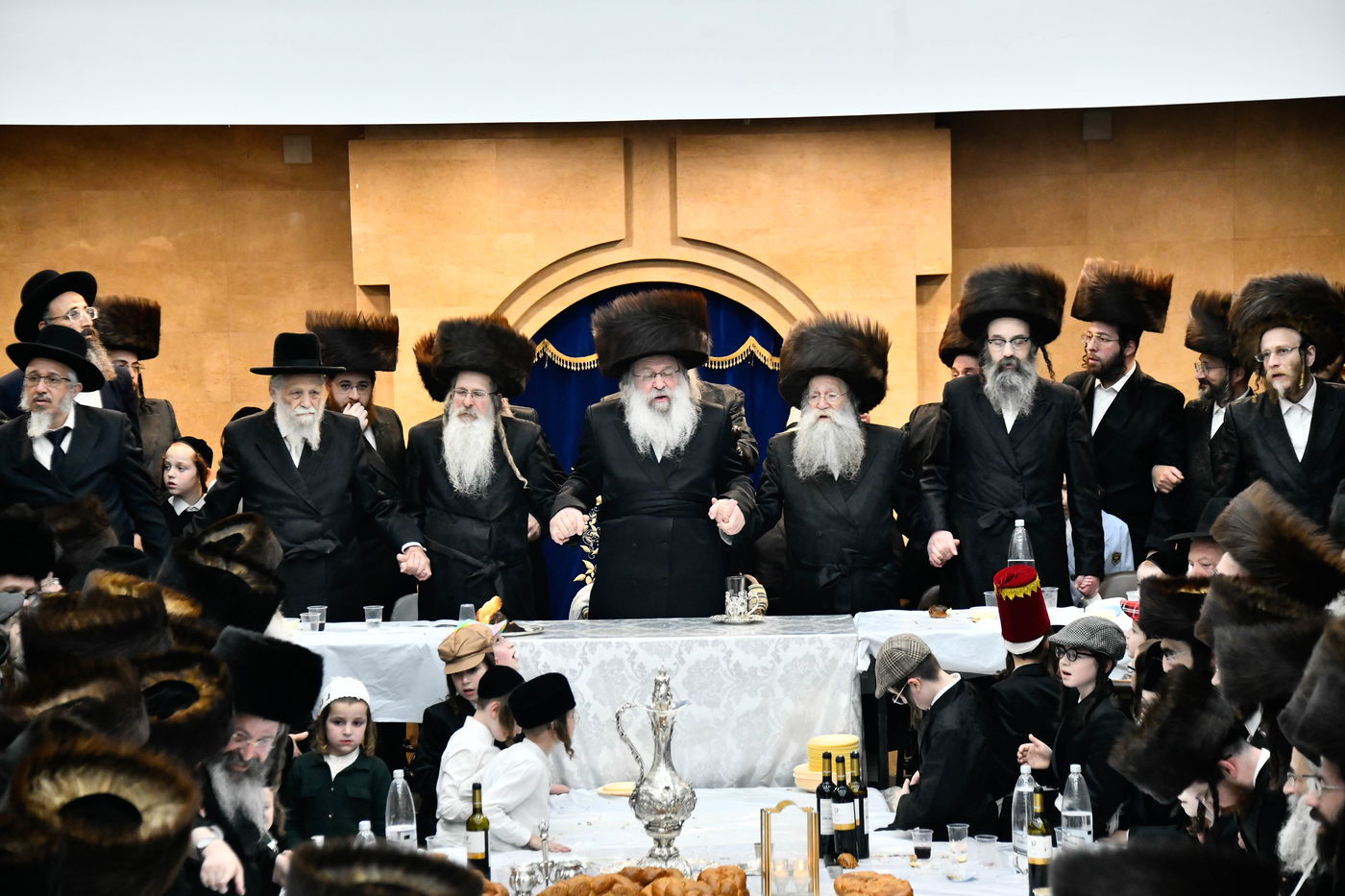 טיש פורים בחצה"ק נדבורנה