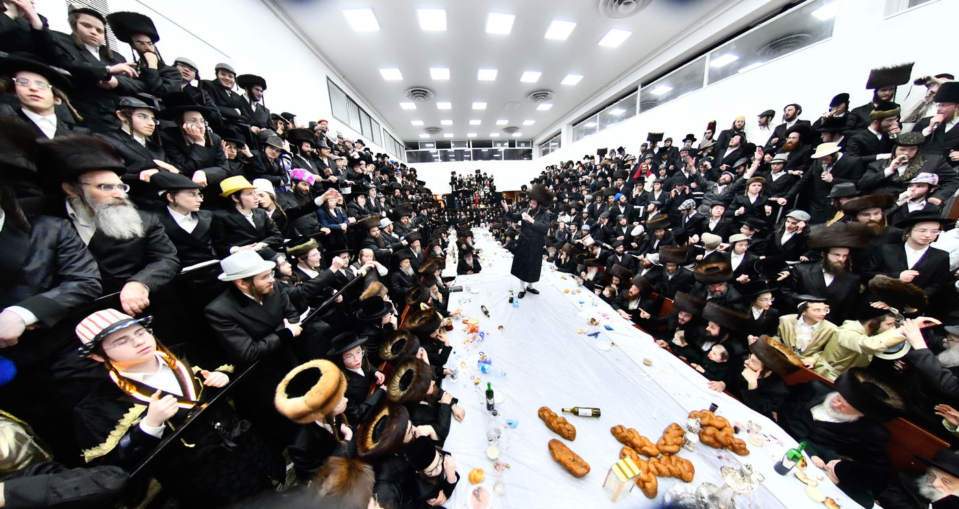 טיש פורים בחצה"ק נדבורנה