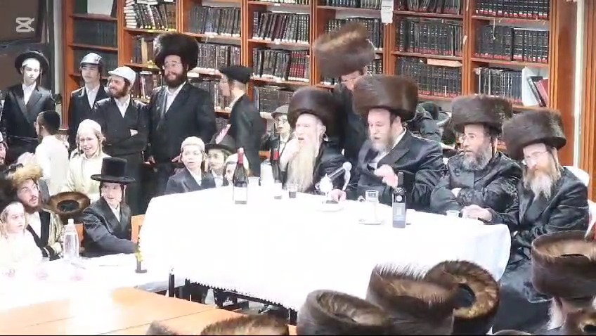 פורים אצל הגה"צ רבי יעקב מרדכי הגר אב"ד ויז'ניץ אלעד