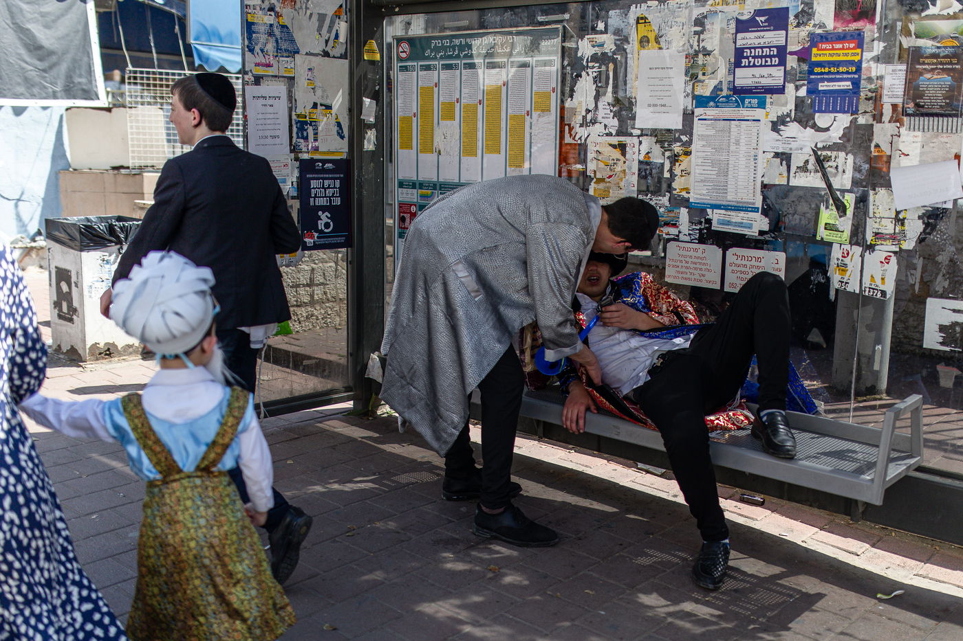 פורים ברחובות בני ברק