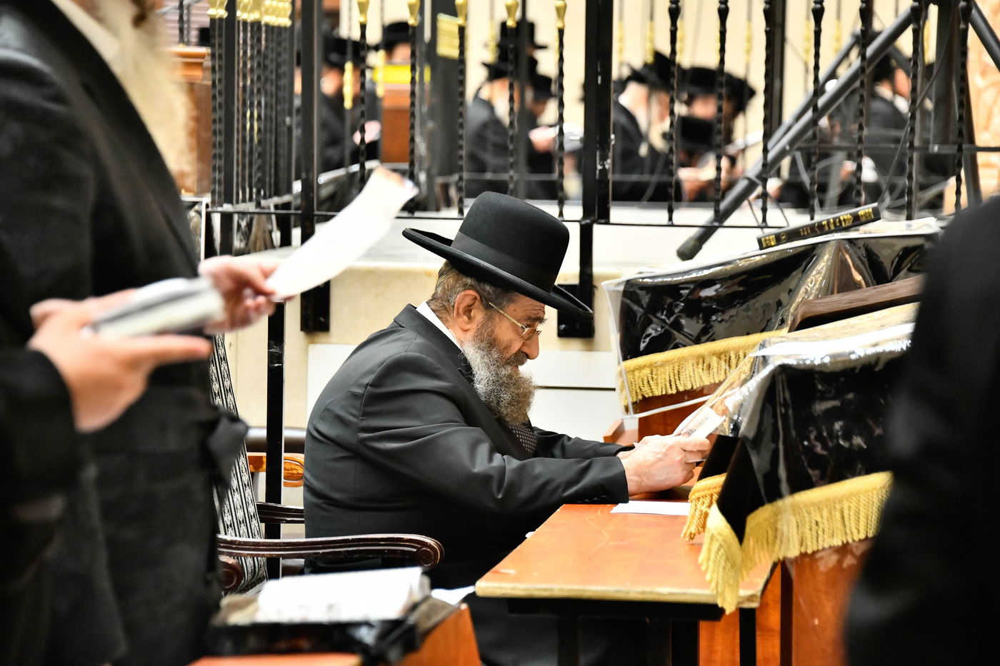 עצרת תפילה וזעקה בחצה"ק ויז'ניץ