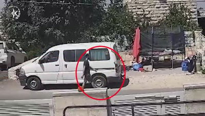 צפו: פלסטיני מחופש ל"מתנחל" ופורץ לבתים בגוש עציון