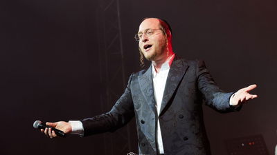 על במת 360: מוטי וייס מבצע בלייב "על אבא לא שואלים שאלות"