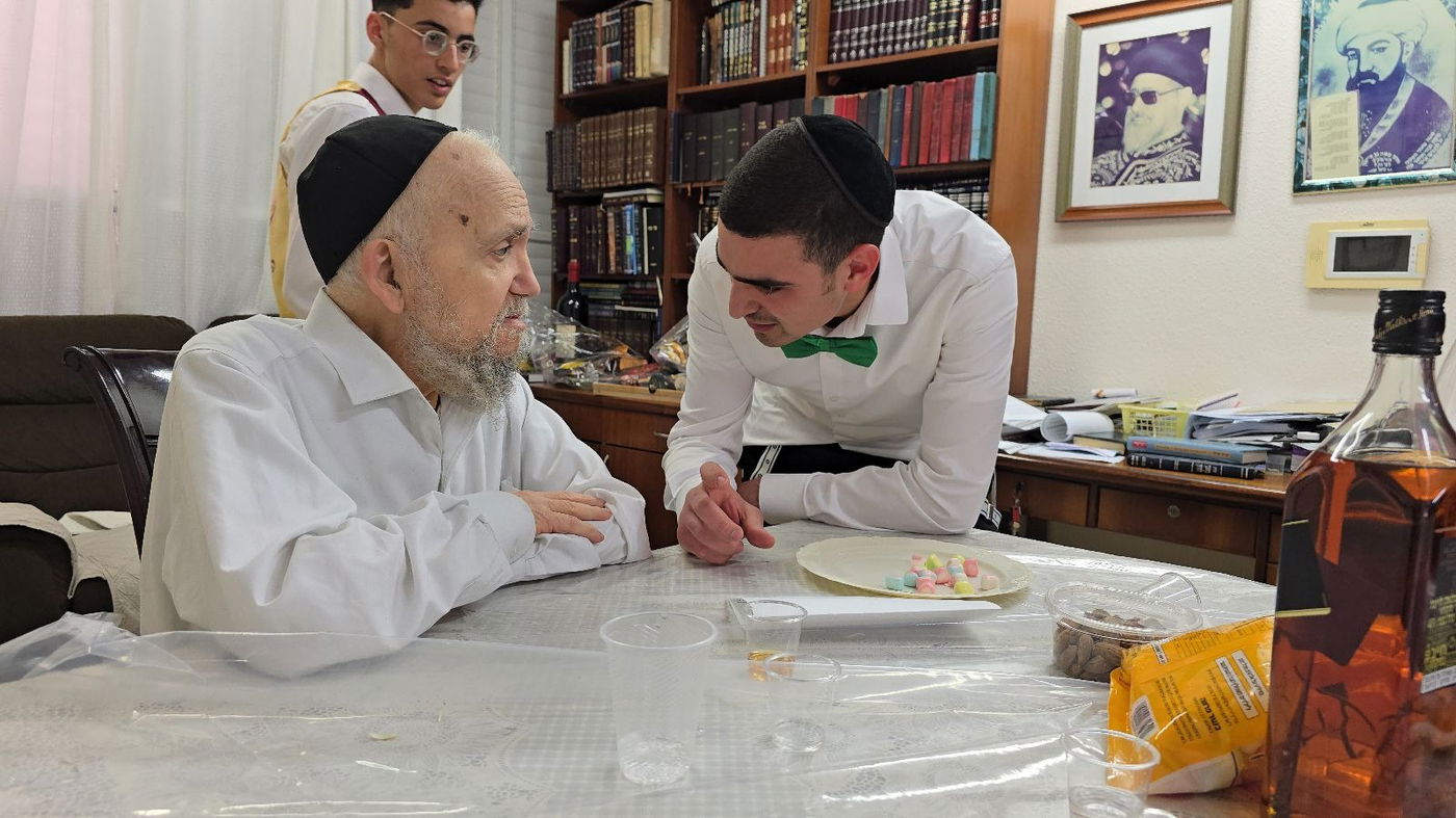 פורים אצל הגר"מ מאזוז