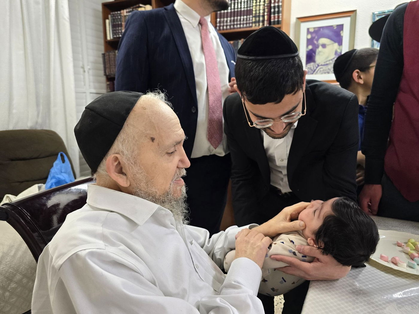 פורים אצל הגר"מ מאזוז