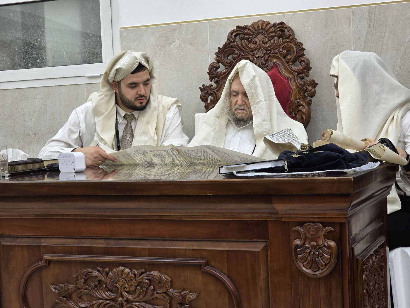 פורים אצל הגר"מ מאזוז