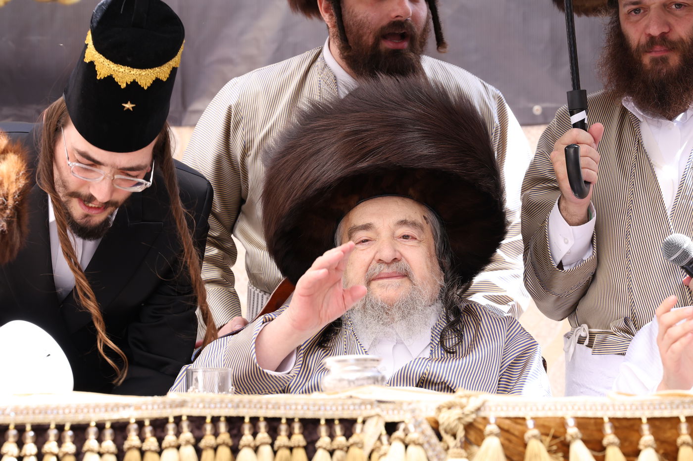 פורים אצל הגה"צ רבי יעקב מאיר שכטר