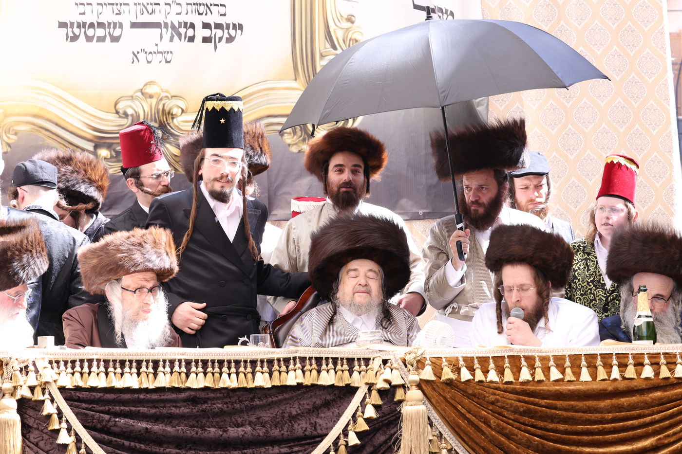 פורים אצל הגה"צ רבי יעקב מאיר שכטר