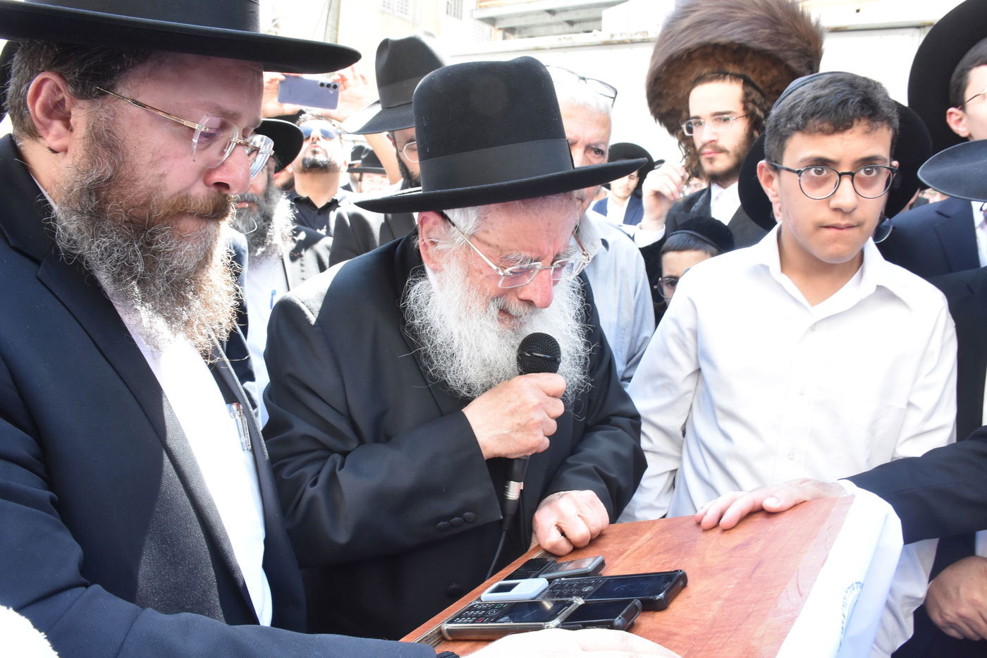 מסע הלווית הרה"ג רבי יחיאל תם זצ"ל