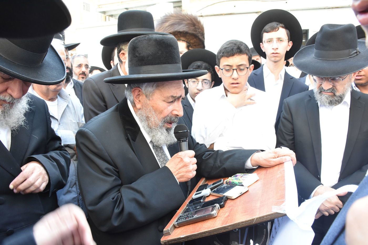 מסע הלווית הרה"ג רבי יחיאל תם זצ"ל