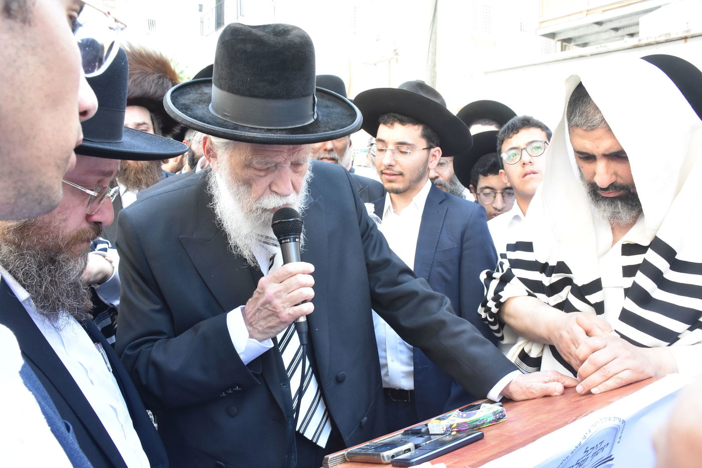 מסע הלווית הרה"ג רבי יחיאל תם זצ"ל