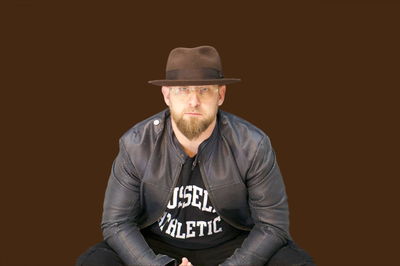 הראפר היהודי דיסקרייב חוזר עם קליפ חדש: "כולנו משפחה"