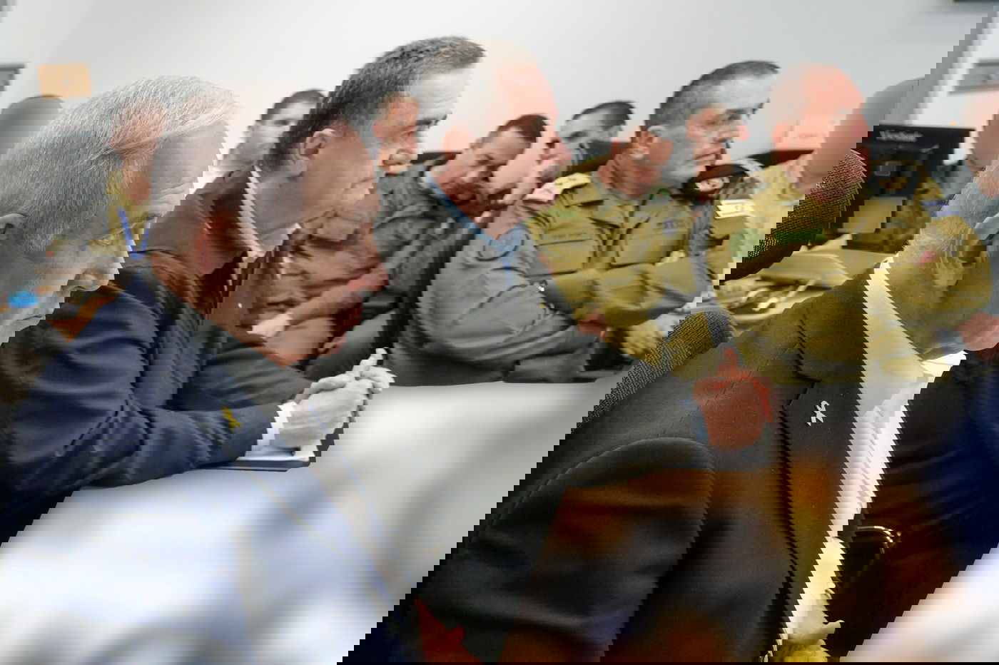 בלי רונן בר: התמונות שפרסמה לשכת נתניהו - והתגובה