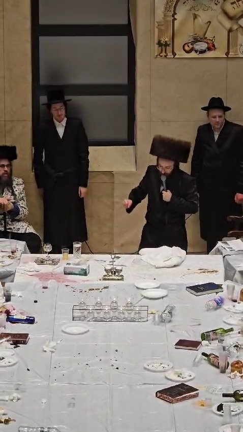 האדמו"ר מקאסוב מפזז בשירת 'אעופה אשכונה'