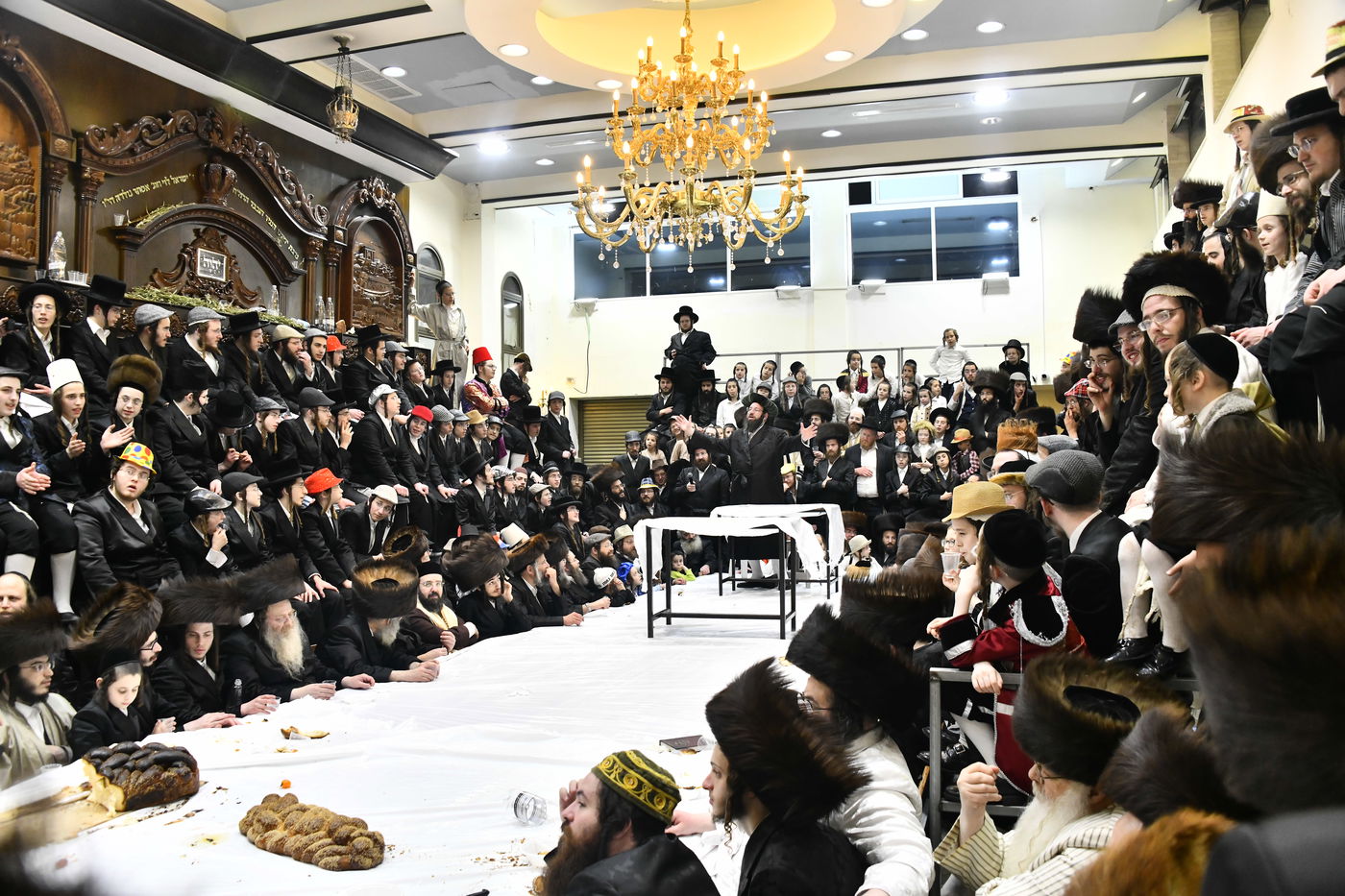 פורים בחצה"ק קרעטשניף י-ם