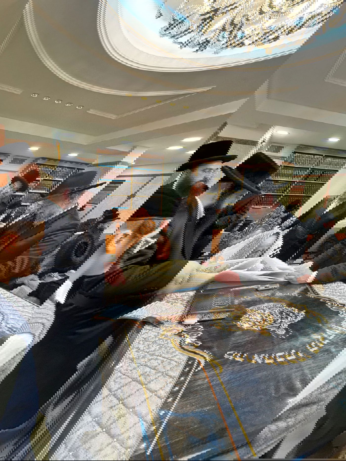 פורים בחצה"ק קופיטשניץ