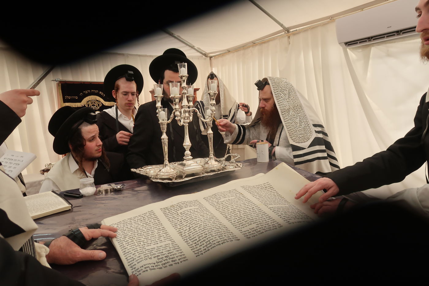 פורים בחצה"ק מיאלען