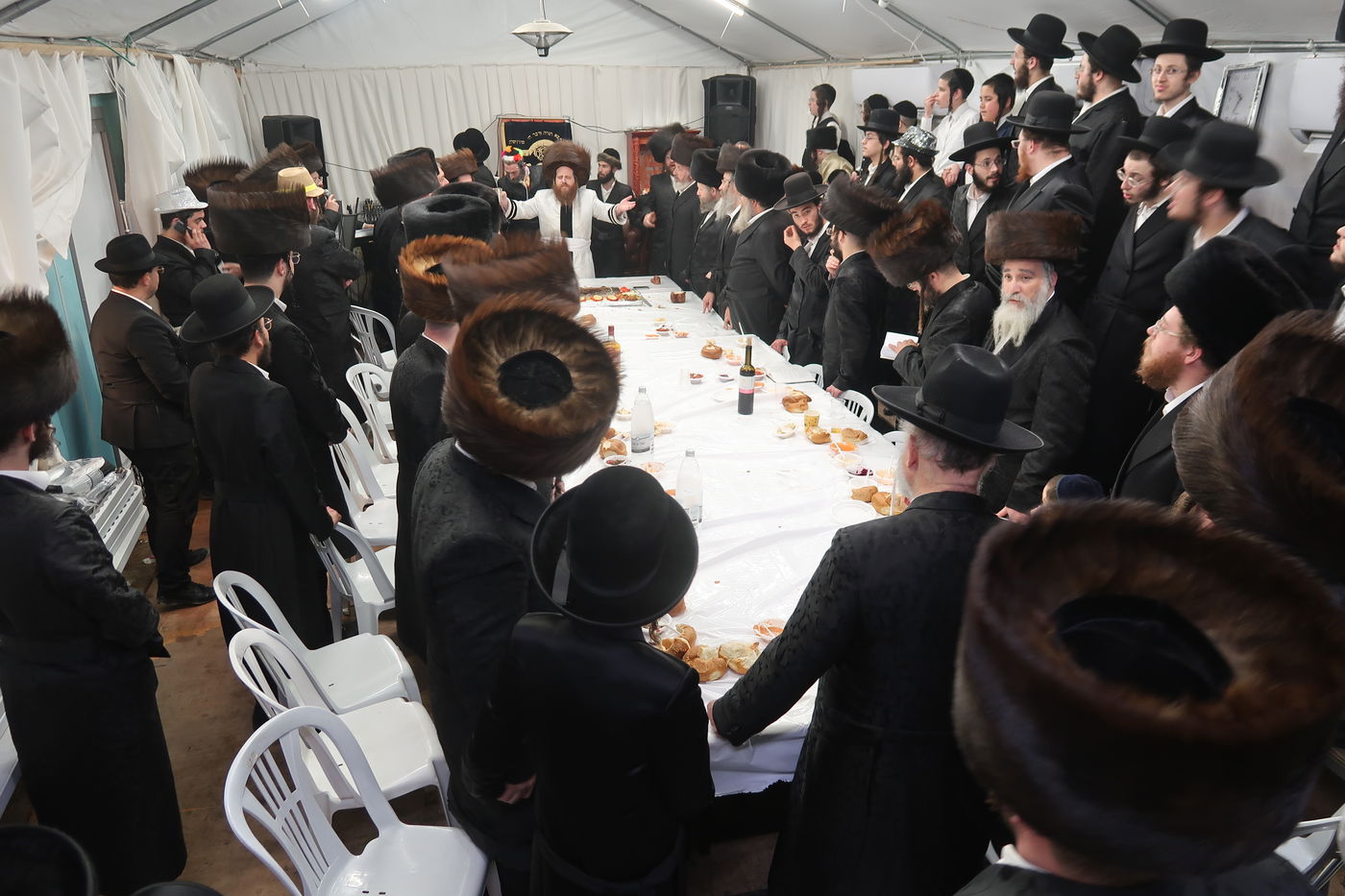 פורים בחצה"ק מיאלען