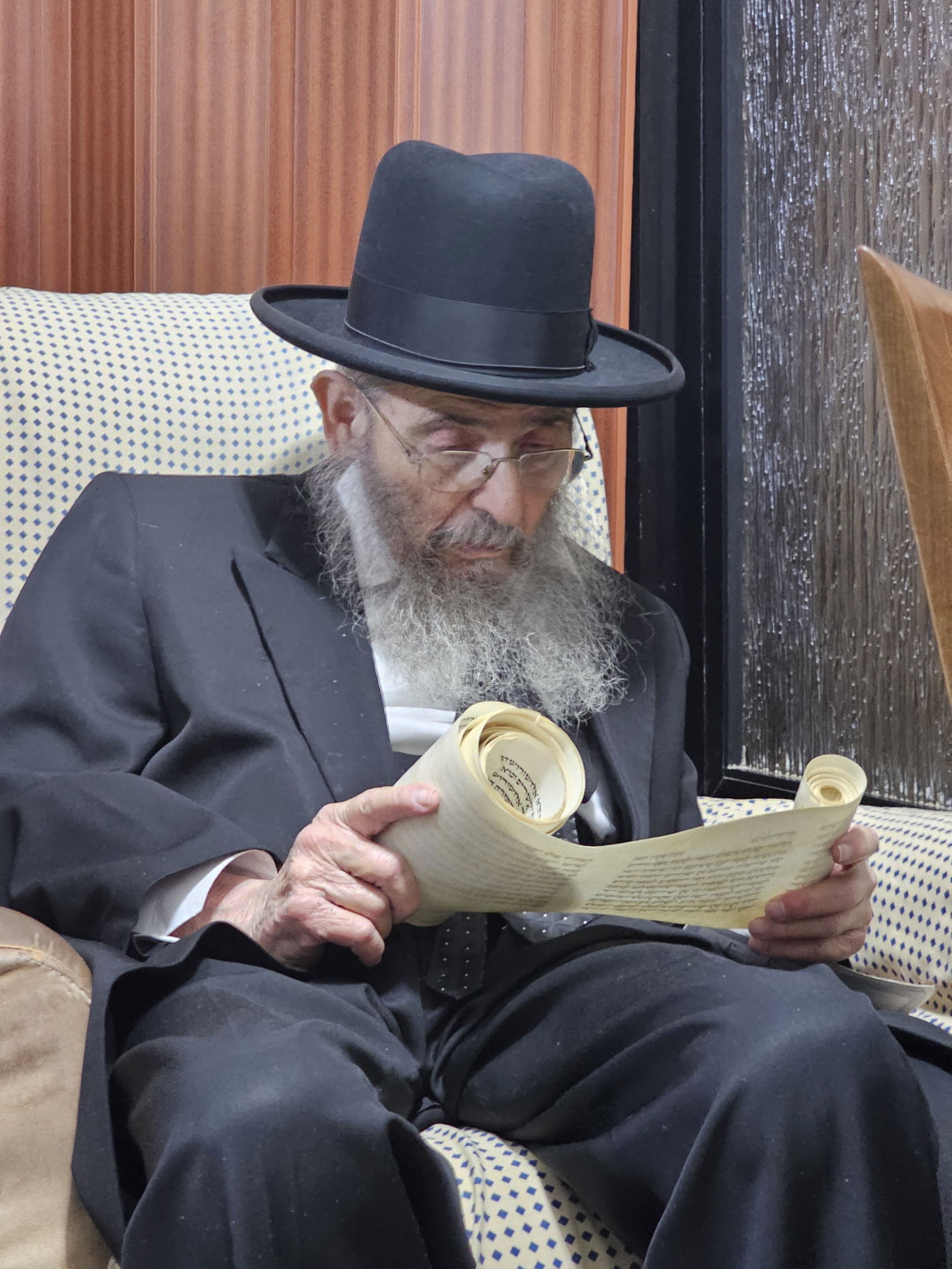 פורים אצל הגאון רבי יצחק הקר