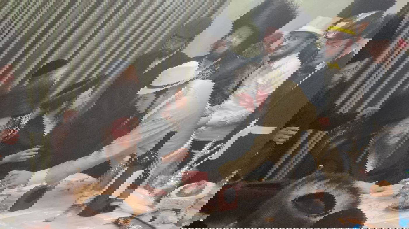 פורים בחצה"ק קאליב