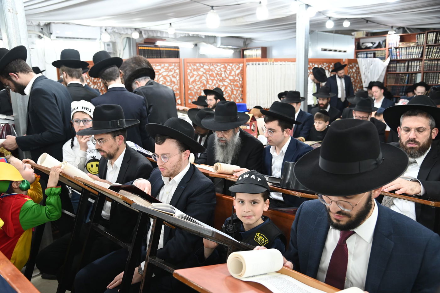 פורים אצל הגאון רבי שמעון גלאי