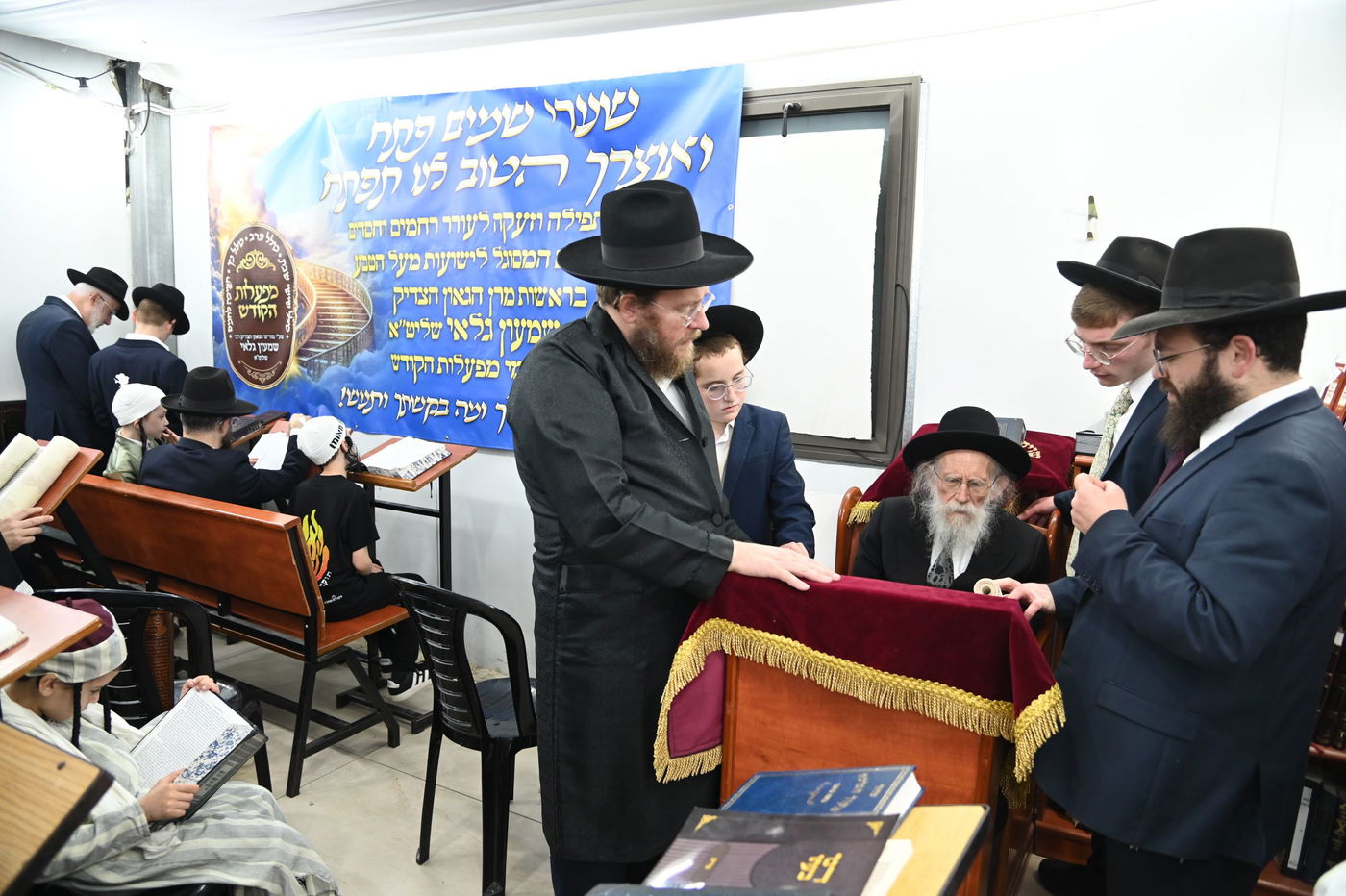 פורים אצל הגאון רבי שמעון גלאי