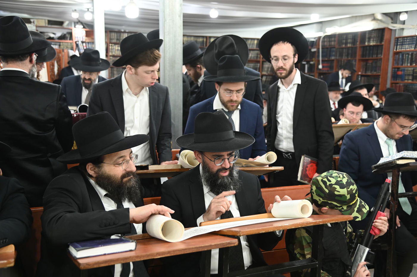 פורים אצל הגאון רבי שמעון גלאי