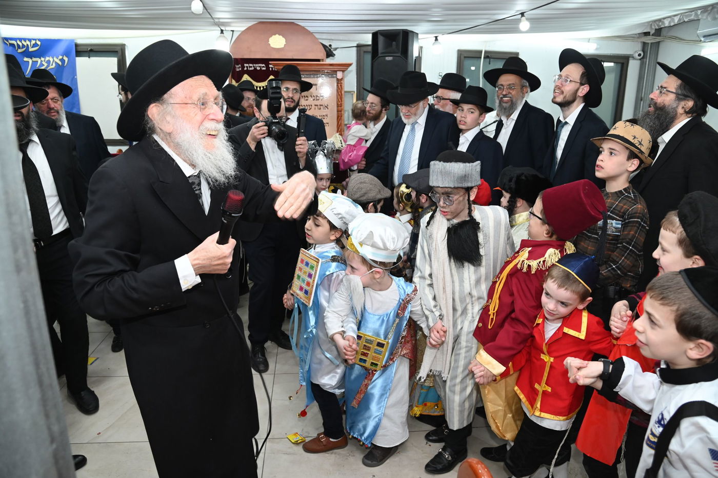 פורים אצל הגאון רבי שמעון גלאי