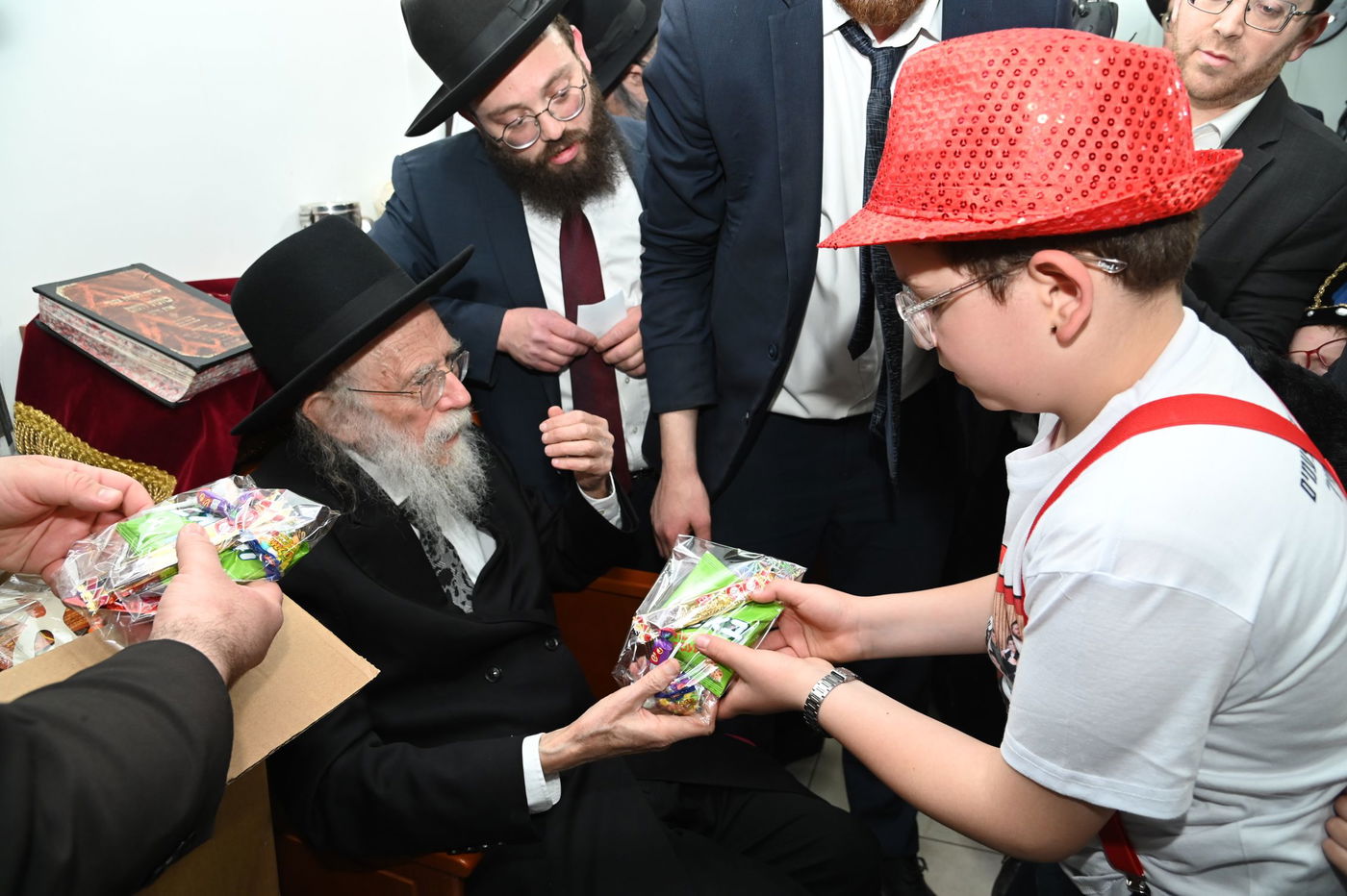 פורים אצל הגאון רבי שמעון גלאי