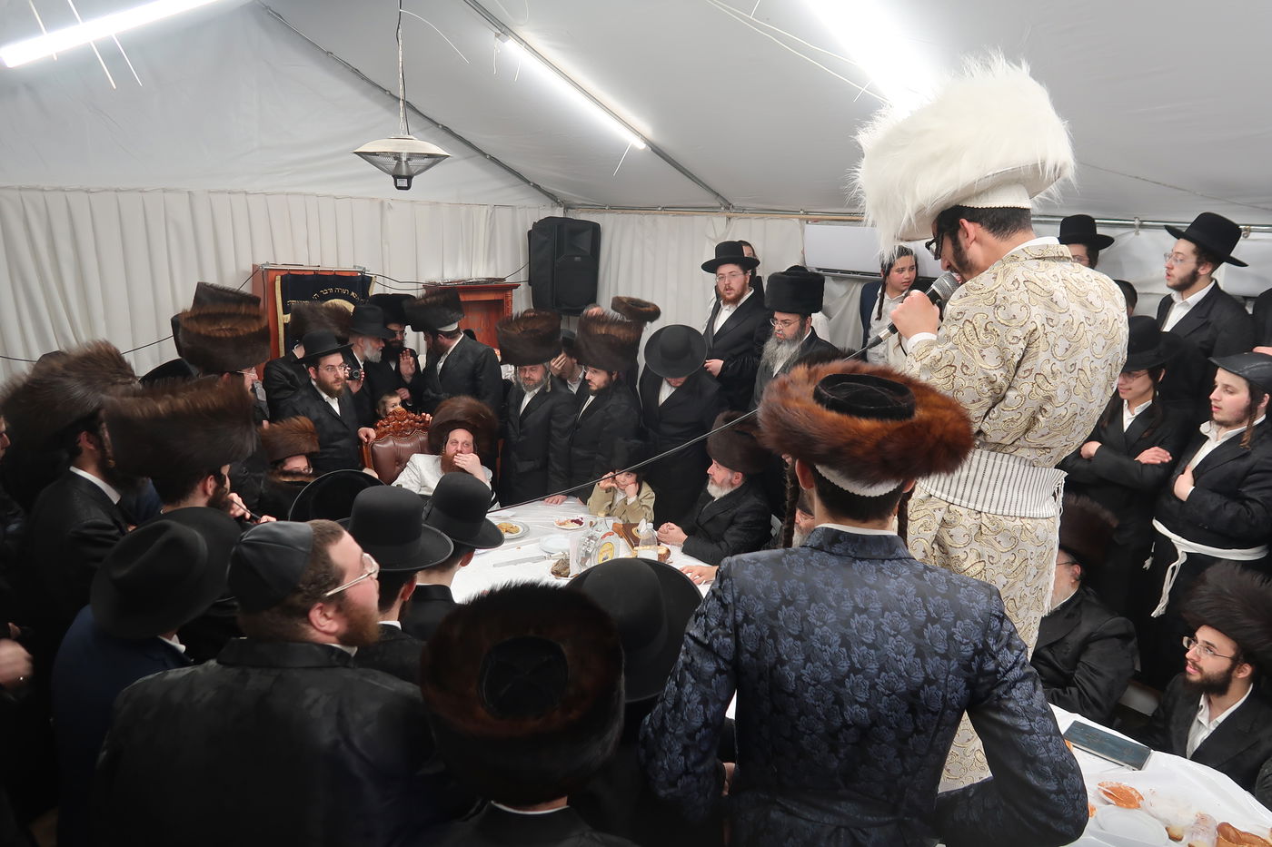 פורים בחצה"ק מיאלען