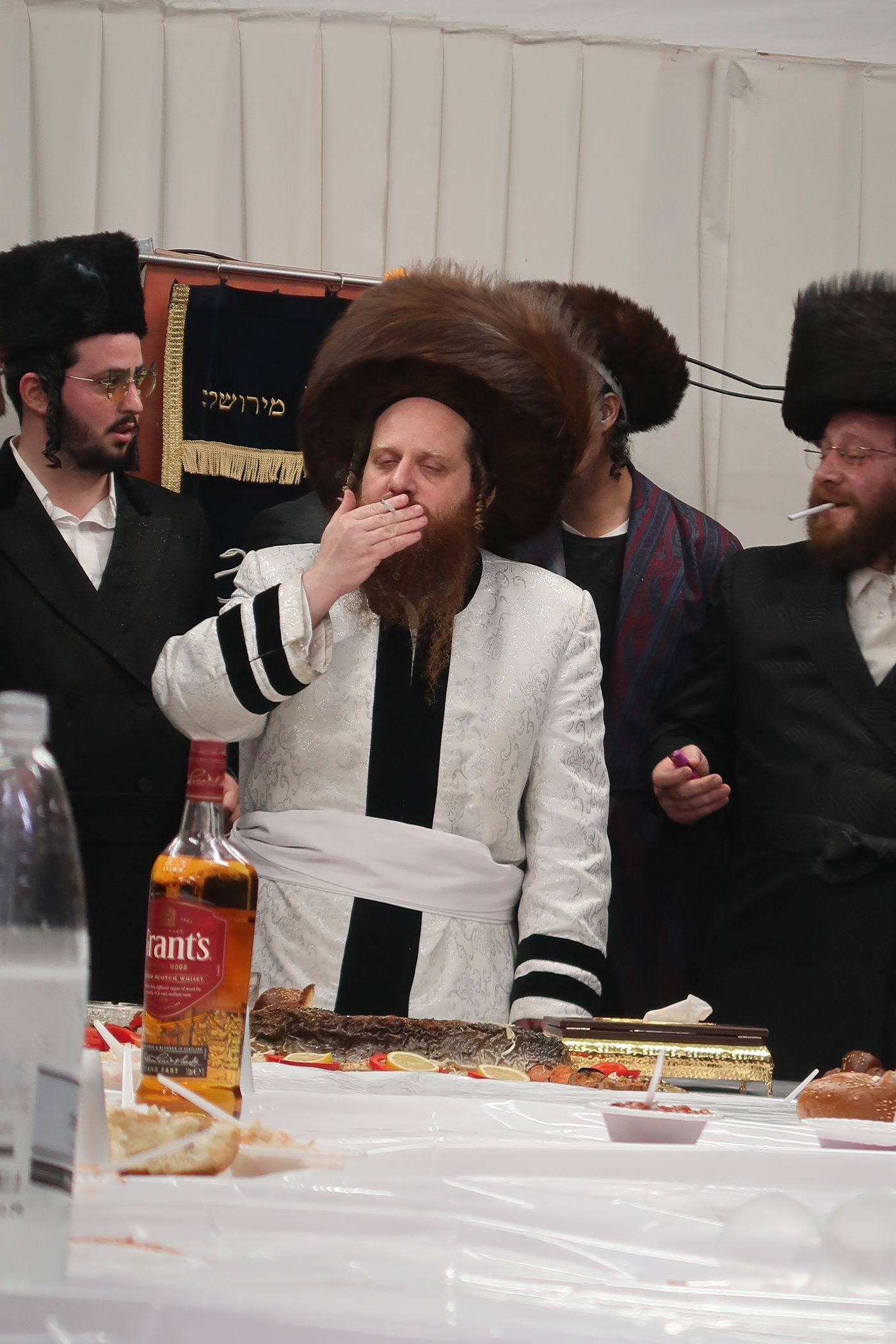 פורים בחצה"ק מיאלען