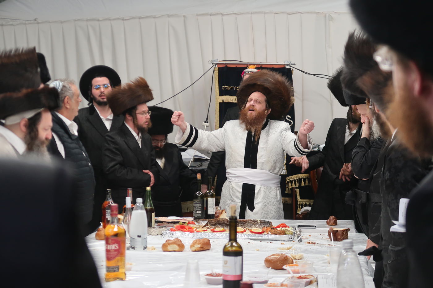 פורים בחצה"ק מיאלען