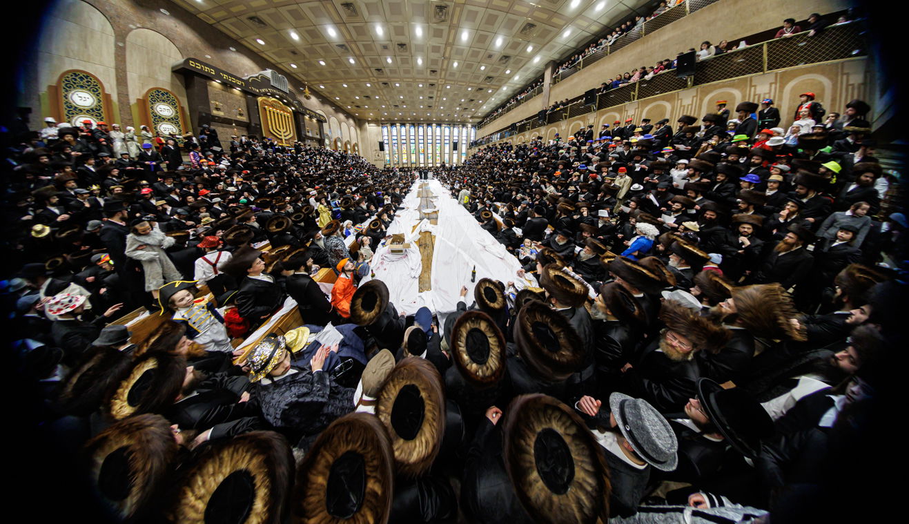 פורים בחצה"ק באבוב