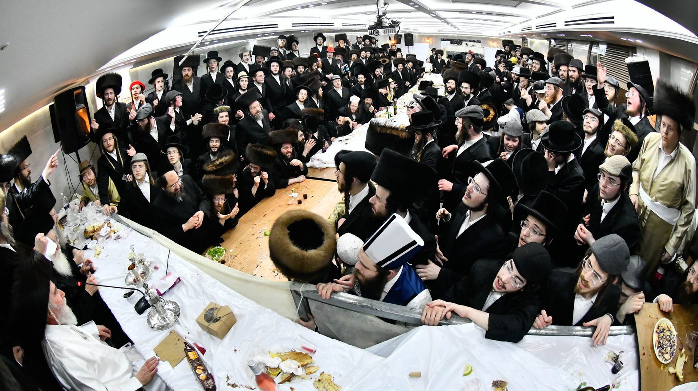 פורים אצל המשפיע הגה"צ רבי יצחק משה ארלנגר