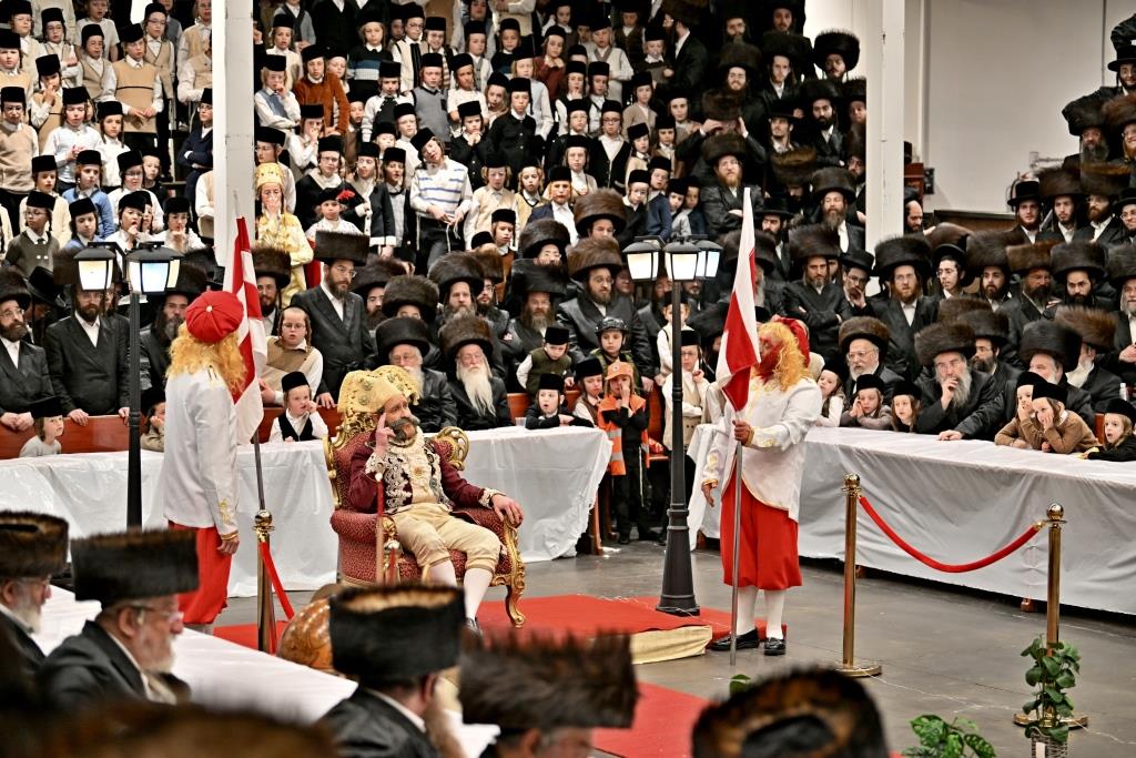 פורים בחצה"ק ויזניץ