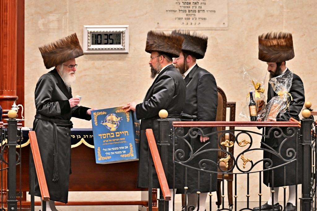 פורים בחצה"ק ויזניץ