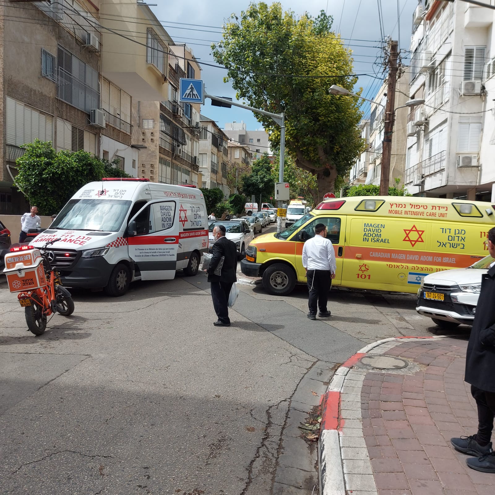 בני ברק: שלושה פועלים נפצעו בהתחשמלות מלווה בפיצוץ עז | כיכר השבת
