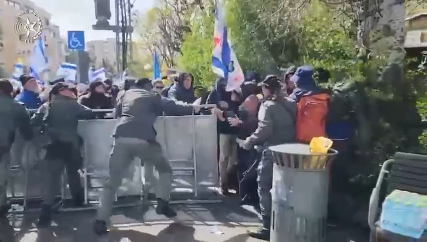 המפגינים ברחוב עזה בירושלים 