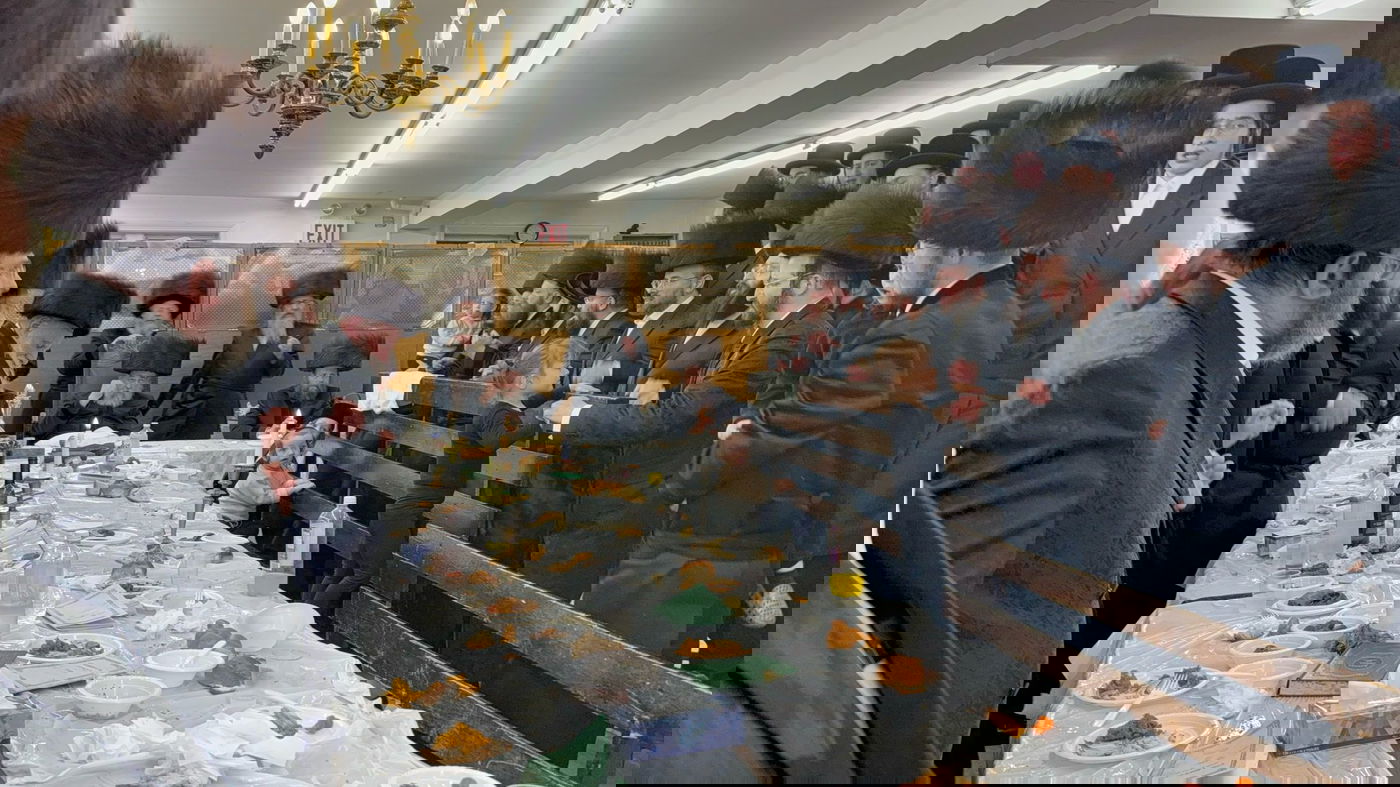 פורים בחצה"ק סקווירא מב"פ