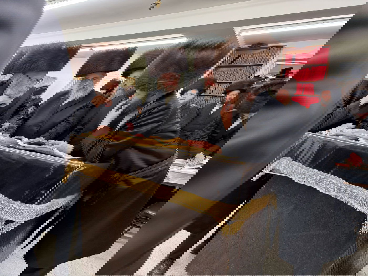 פורים בחצה"ק סקווירא מב"פ