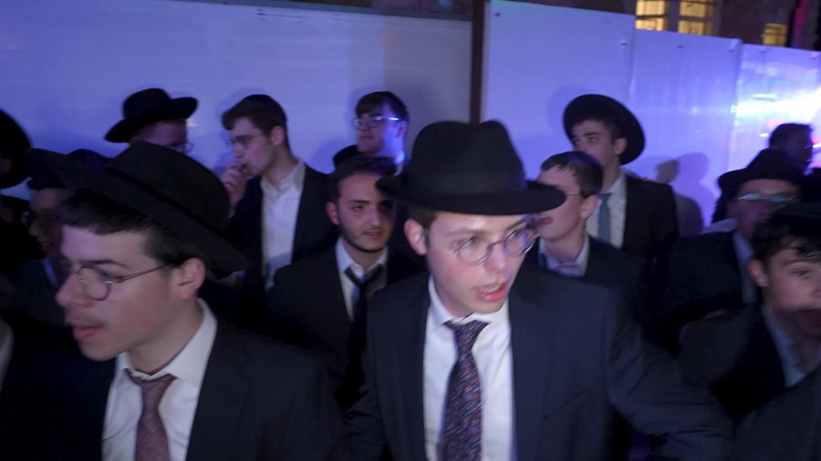 המעמד המרגש של הכנסת ספר התורה