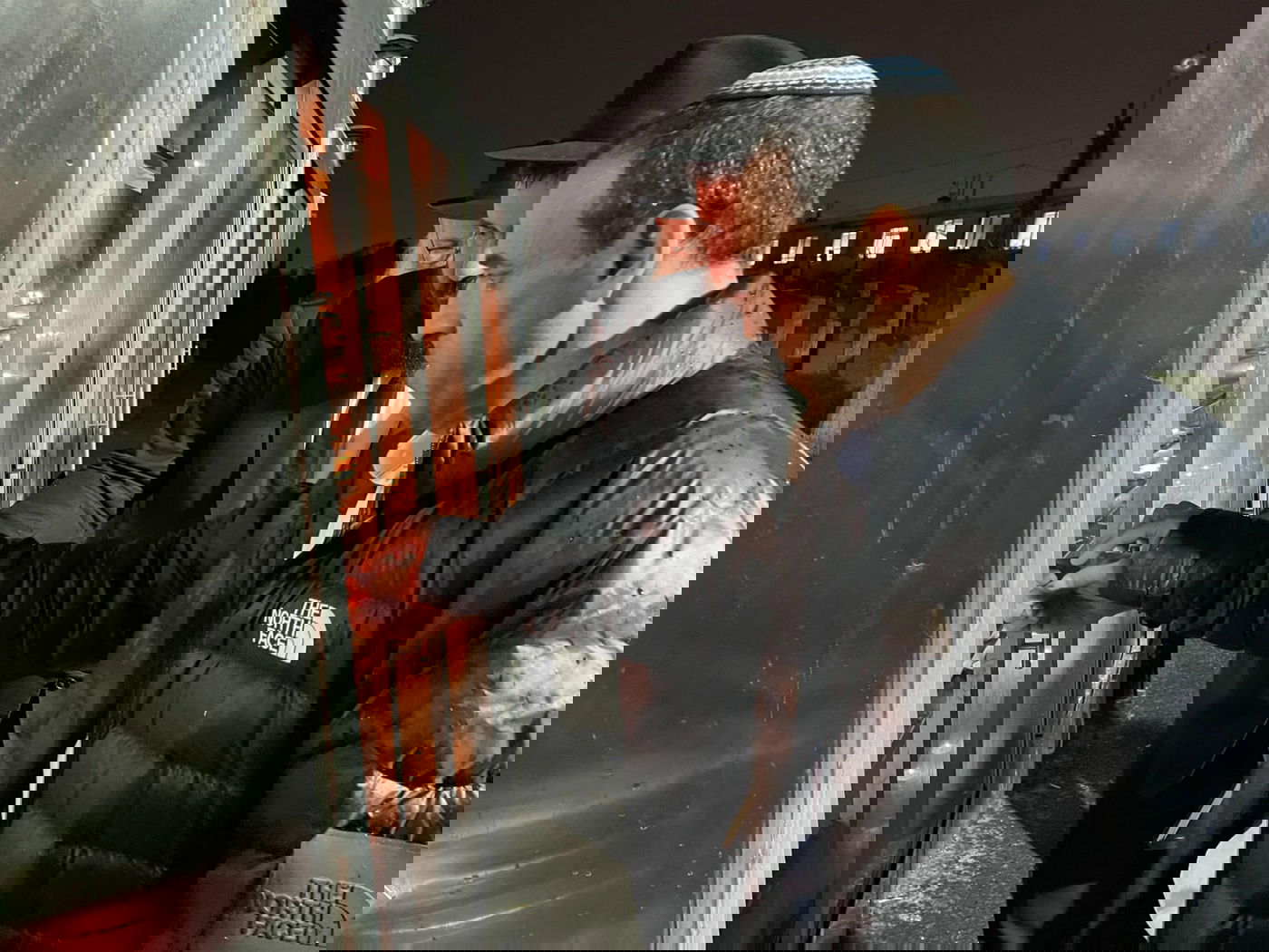 אלי שרעבי אמר קדיש ראשון על אחיו הי"ד - בציון הרבי מליובאוויטש | תיעוד מצמרר