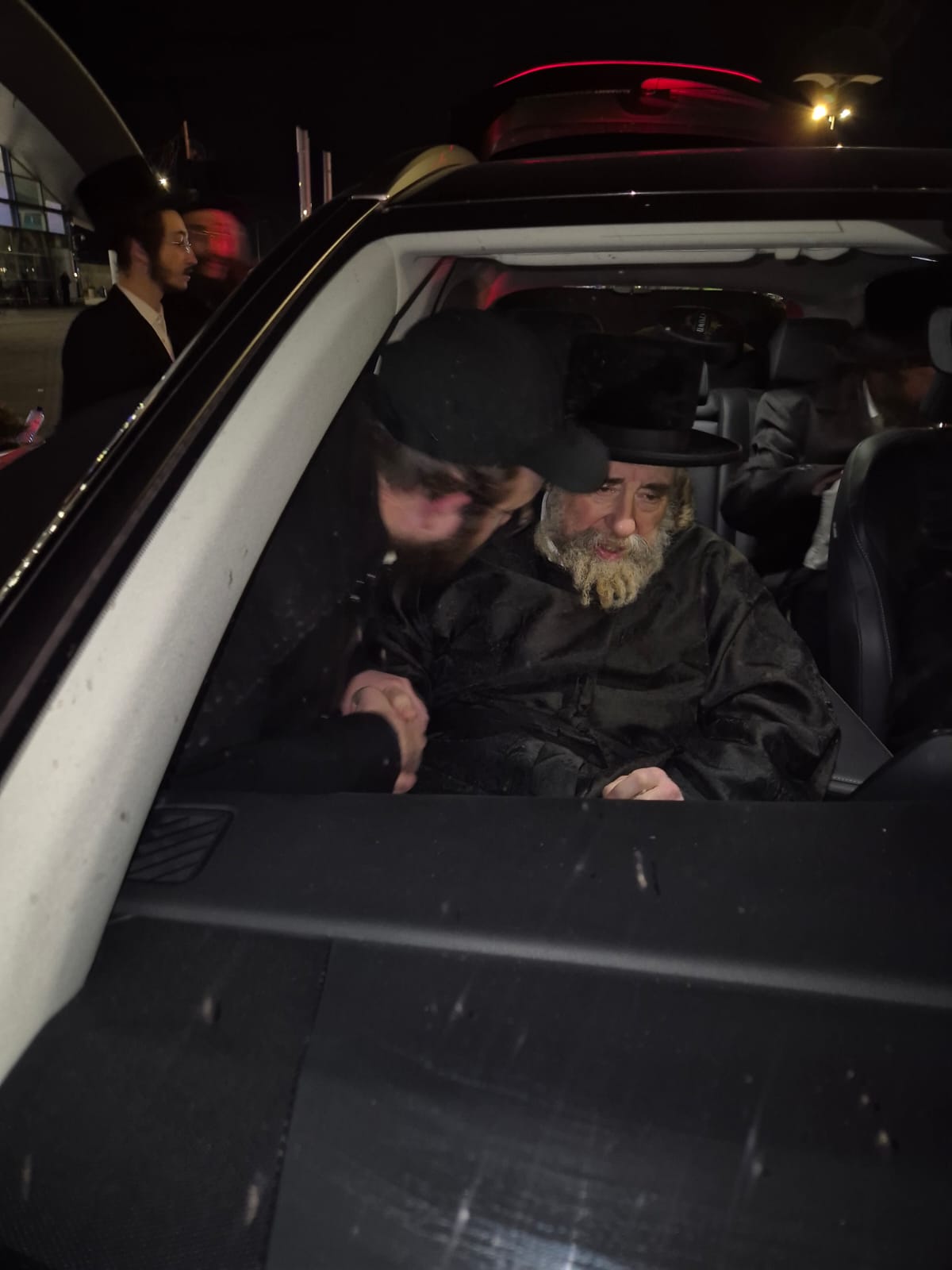 האדמו"ר מרחמסטריווקא בהגיעו לפולין - ליז'ענסק תשפ"ה