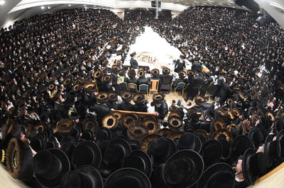 טיש בחצה"ק בעלזא